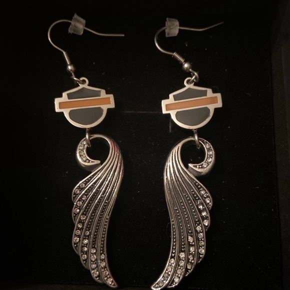 HD Rhinestone Wing Earrings - Picture 3 of 5